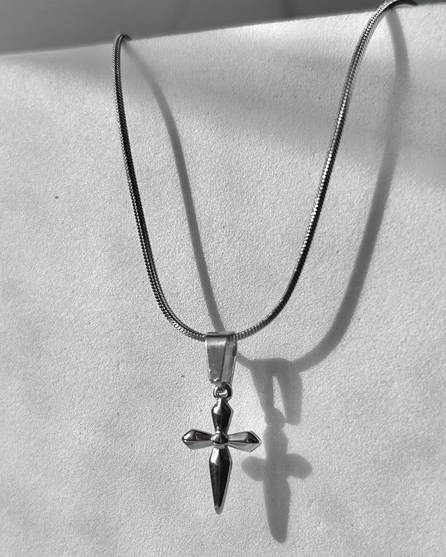Crest Pendant chain