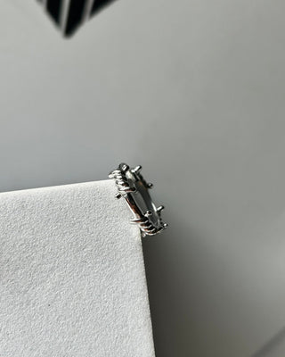 Barbed Earring (1pc - Pierced)