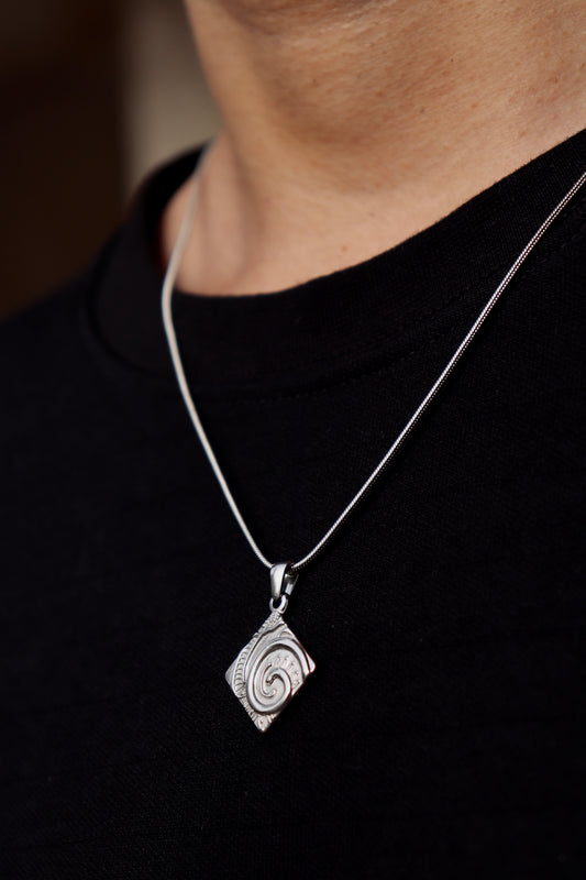 Dune Pendant Chain
