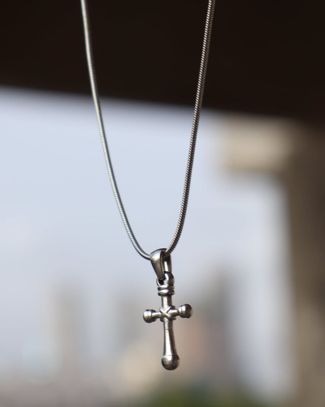 Bolt Cross Chain